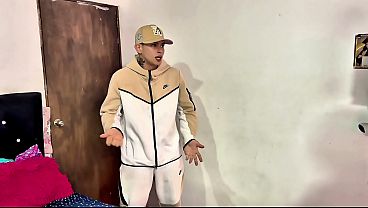 Kitty DJ se queda sin plata y paga el domicilio con sexo rudo - Colombiana Real 4K