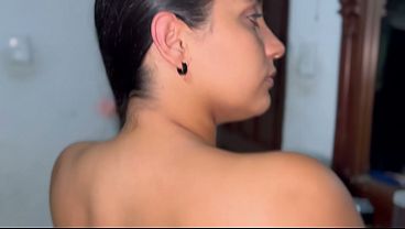 Le dicen "la novia" está prepago es hermosa ! No tenía condón para follarmela ! Así que me hizo una paja