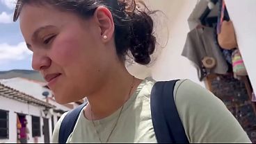 Ella rebota su culo gordo de lesbiana sobre mi