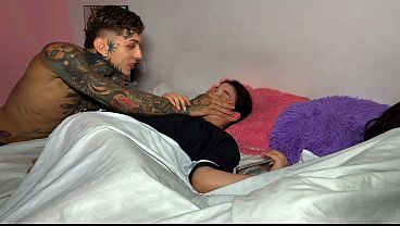 Mientras Yo Estaba en la Cama, Mi Novio se Cogió a Mi Mejor Amiga en Mi Propio Cuarto!