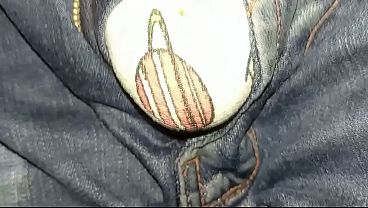 Pantalón orinado y delicioso orgasmo