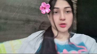 Actriz amateur se masturba y se toca sus grandes tetas