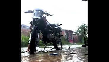 DIA LLUVIOSO PARA FOLLAR AFUERA Y QUE LOS VECINOS DISFRUTEN DEL SHOW 12 min1080p