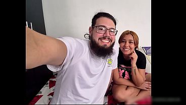 VEMOS UNA PELÍCULA Y LE SACO LA LECHE A MI HIJASTRO A ESPALDA DE MI MARIDO