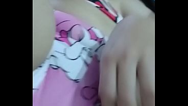La chica más húmeda masturbándose parte 1