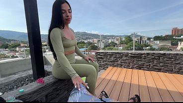 Casi nos DESCUBREN follando en PÚBLICO con MI VECINA en el PENT HOUSE  del EDIFICIO