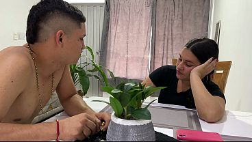 Mi gorda hermanastra me dejo ver su gordo coño por primera vez, para terminar follando su gordo coño - SEXO REAL CASERO