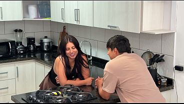 amateur colombiana ardiente tiene sexo en la cocina con su roomie