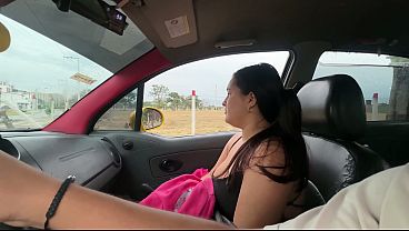 gorda latina de enormes tetas paga el taxi con una fuerte follada hasta terminar con todo el semen del taxista - SEXO REAL CASERO