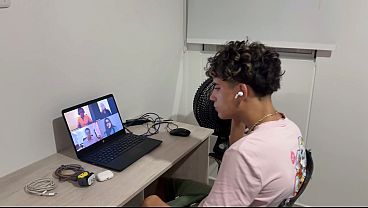 Mi mejor amigo me folla muy fuerte mientras el cornudo de mi marido hace un trabajo.