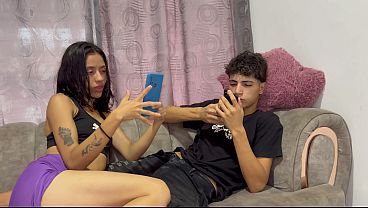 NO TE CORRAS ADENTRO!. Hermanastra ofrece su rico coño a cambio de nuevo telefono.