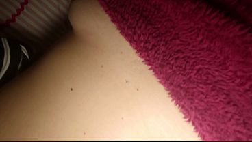 Madrastra MILF con un coño enorme, su hijastro se pone cachondo y se corre dentro
