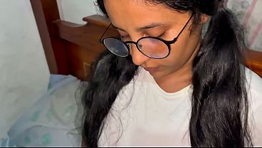 Hermosa colegiala es follada duro ! Eso le pasa por ser tan hermosa y sexy