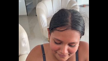 mamando y montando enfrente del trabajador, se re uso a ver queria que viniera para mamarselo tambien