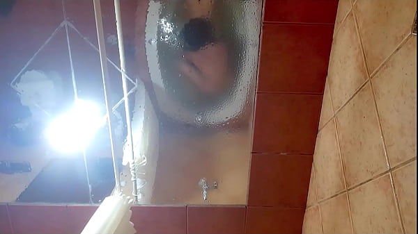 mi jefe me pidio que lo acompañe a un viaje de trabajo y no le avise a mi marido