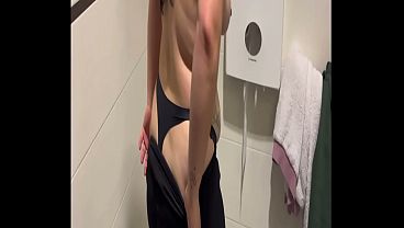 grabada por primera vez en el baño publico
