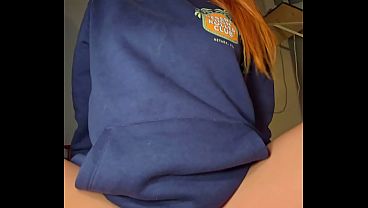 Mi amiga ninfomana busca mi polla para darse placer así que me corro en su cara