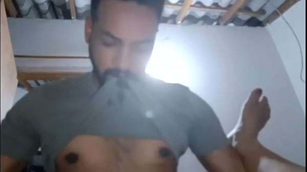 MILF está muy cachonda y termina follando con su hijastro hasta que la deja toda llena de semen
