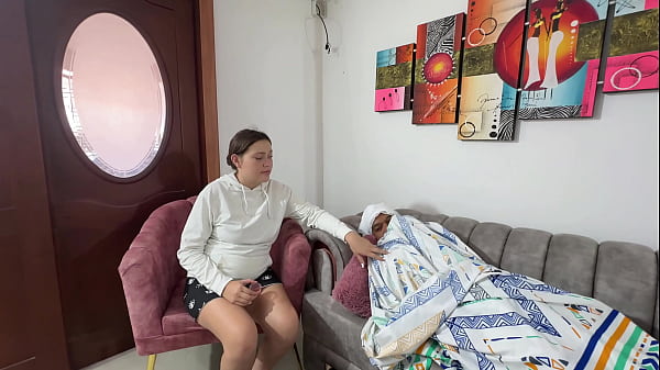 Mi pequeño hermanastro se hace el enfermo y busca la forma de que yo le de una rica mamada y que termine en una corrida en mi coño