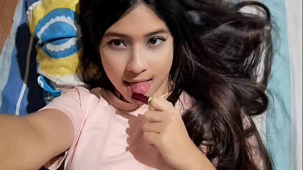 Compañera de trabajo manda video al grupo laboral