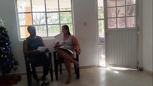 La profesora de inglés de mi hijastro me invita a su casa y termino follando su gran culo y dejando mi semen en su boca