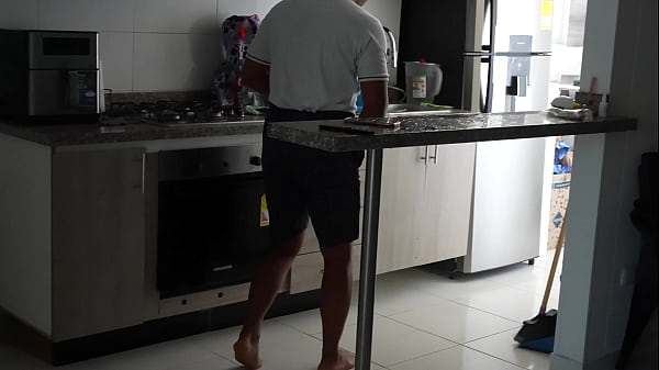 Follando el apretado coño de mi hermanastra cachonda. Parte 1.
