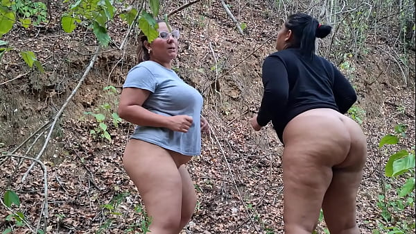 Sapphire and Pandora Twerk Outdoors