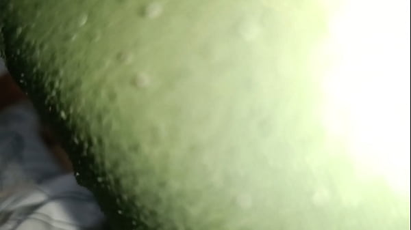 Llego y no soporto el culo de mi madrastra, así que termino follándola muy bien hasta que eyaculo todo mi semen (espero que no quede embarazada).