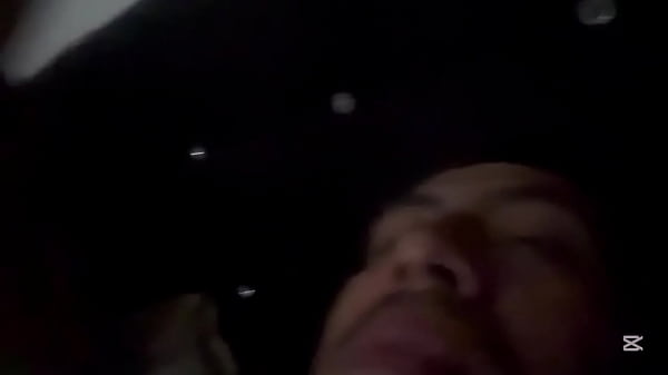 Tetona caliente monta la verga de su hijastro