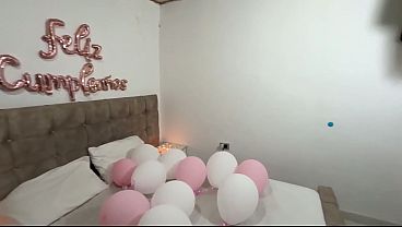 Mi vecino me da una follada sorpresa en mi cumpleaños