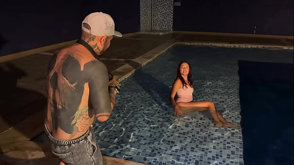 INFLUENCER SEDUCES ME DURING A PHOTOSHOOT, I RIDE HIS HARD COCK UNTIL I MAKE HIM CUM - ALLISON SWEET