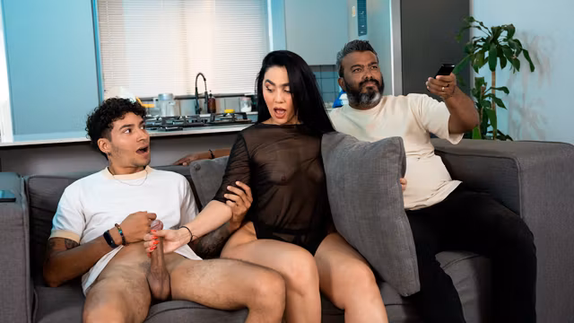 Madrastra culona disfruta de su hijastro lo que su marido no le da - Thiago Lopez & Sarah Black