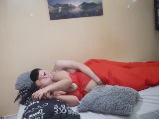 My cousin's wife looks for me at dawn so that I can fuck her under the sheets