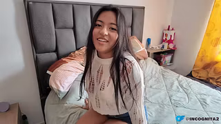 latina cae en el piedra papel y tijera